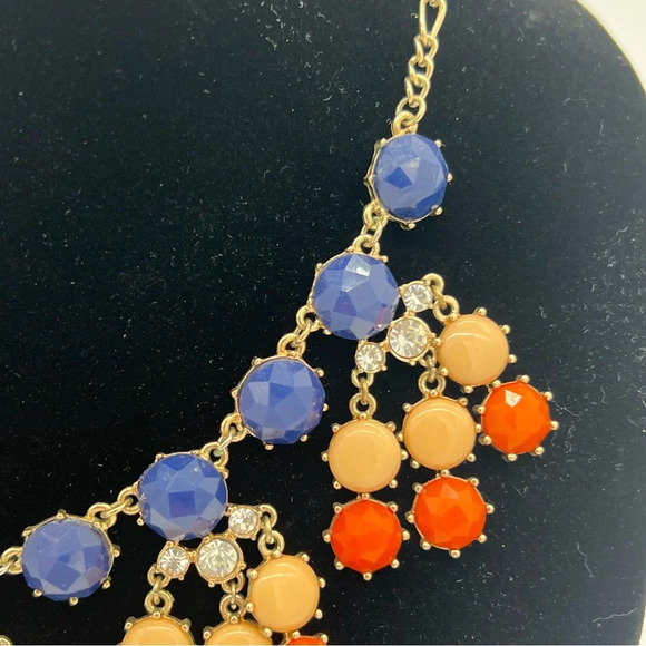 Elegant Multicolor Beaded Statement Necklace - Picture 3 of 4